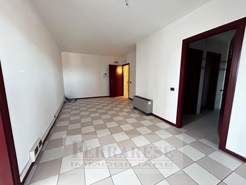 Se stai cercando un UFFICIO spazioso e ben posizionato nella vivace zona di Ponte di Brenta a Pad...