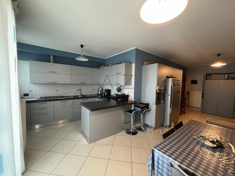 Proponiamo in vendita un elegante appartamento duplex situato nel cuore di Loreggia, in una zona ...