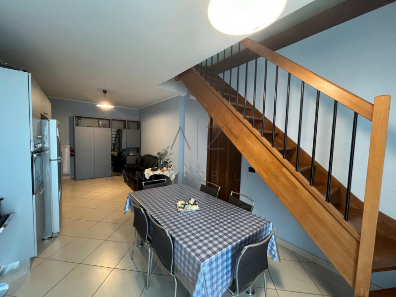 Proponiamo in vendita un elegante appartamento duplex situato nel cuore di Loreggia, in una zona ...