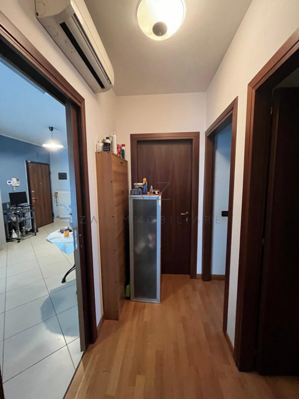 Proponiamo in vendita un elegante appartamento duplex situato nel cuore di Loreggia, in una zona ...