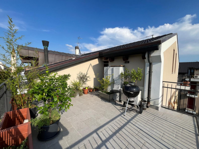 Proponiamo in vendita un elegante appartamento duplex situato nel cuore di Loreggia, in una zona ...