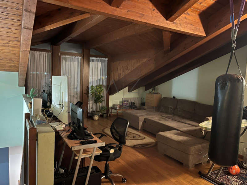 Proponiamo in vendita un elegante appartamento duplex situato nel cuore di Loreggia, in una zona ...