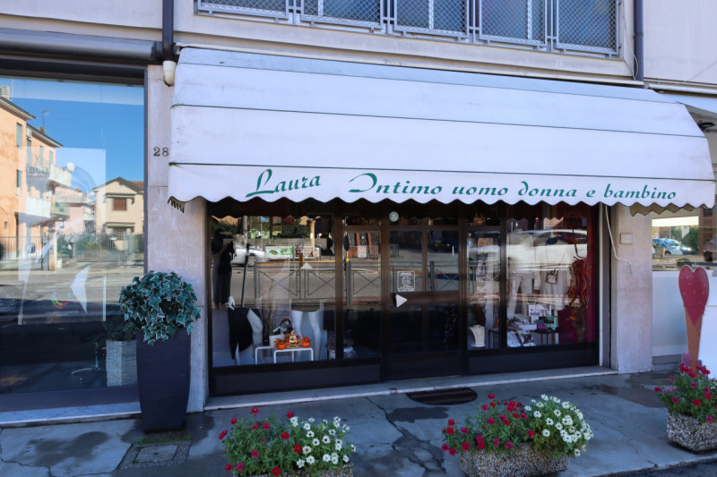 SAN FRANCESCO

Inserito in una zona comoda a tutti i principali servizi e a pochi minuti dal cent...