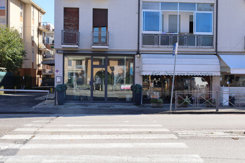 SAN FRANCESCO

Inserito in una zona comoda a tutti i principali servizi e a pochi minuti dal cent...