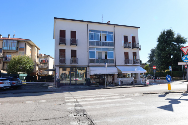 SAN FRANCESCO

Inserito in una zona comoda a tutti i principali servizi e a pochi minuti dal cent...