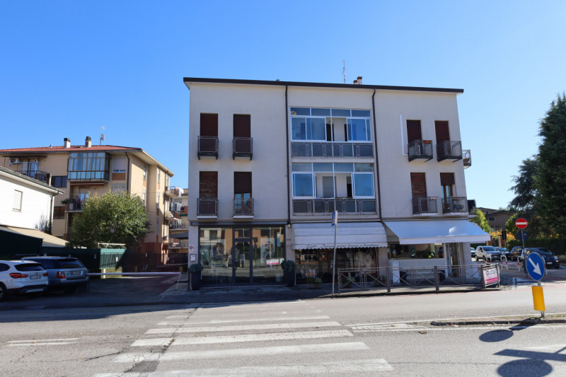 SAN FRANCESCO

Inserito in una zona comoda a tutti i principali servizi e a pochi minuti dal cent...