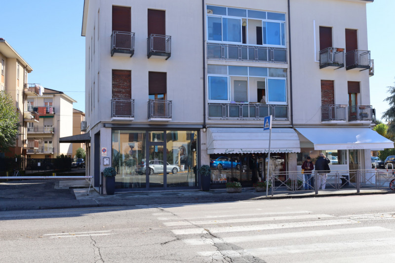 SAN FRANCESCO

Inserito in una zona comoda a tutti i principali servizi e a pochi minuti dal cent...