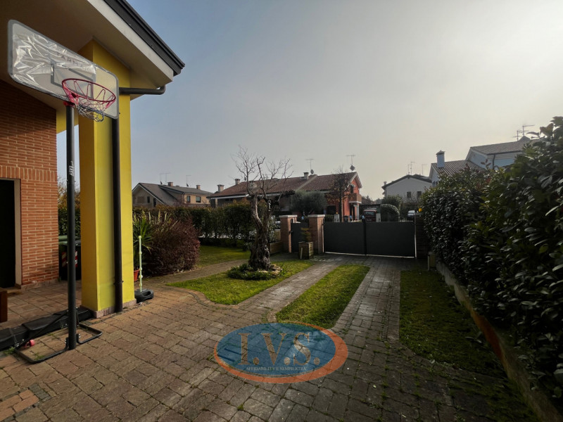 Villafranca Padovana loc.Taggì di Sotto (PD): In tranquillo quartiere residenziale, comodo a serv...