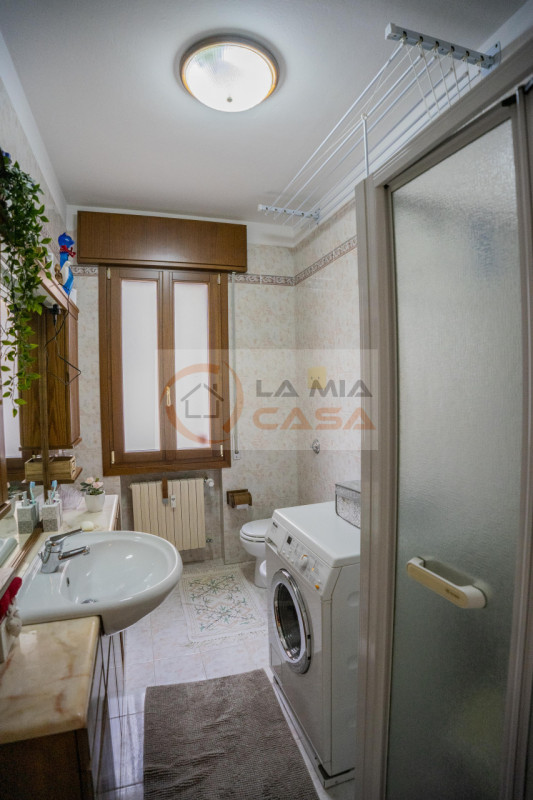 PADOVA - GUIZZA: Appartamento ristrutturato nel 2018 posto al primo piano, dispone di soggiorno c...