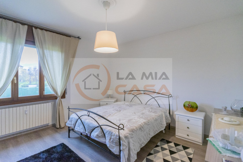 PADOVA - GUIZZA: Appartamento ristrutturato nel 2018 posto al primo piano, dispone di soggiorno c...