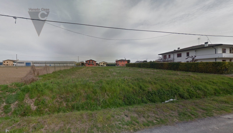 Legnaro, località Casone, in tranquilla zona residenziale comoda a raggiungere Legnaro, Saonara e...