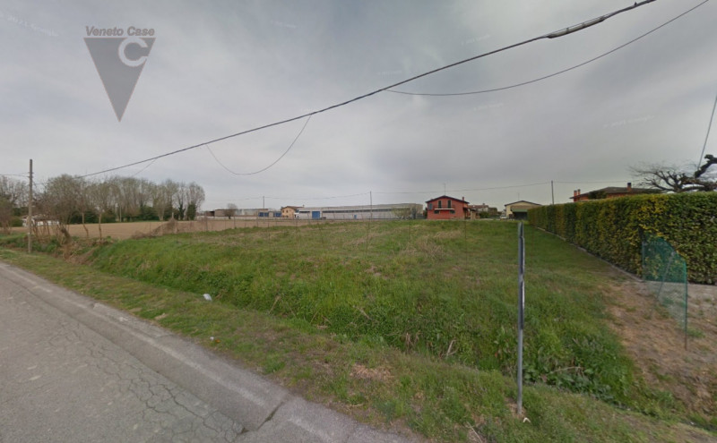 Legnaro, località Casone, in tranquilla zona residenziale comoda a raggiungere Legnaro, Saonara e...