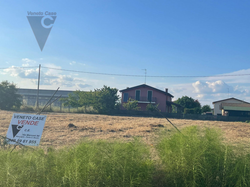 Zona Casone di Legnaro, ideale per costruttori o per famiglie/gruppi di persone interessate alla ...