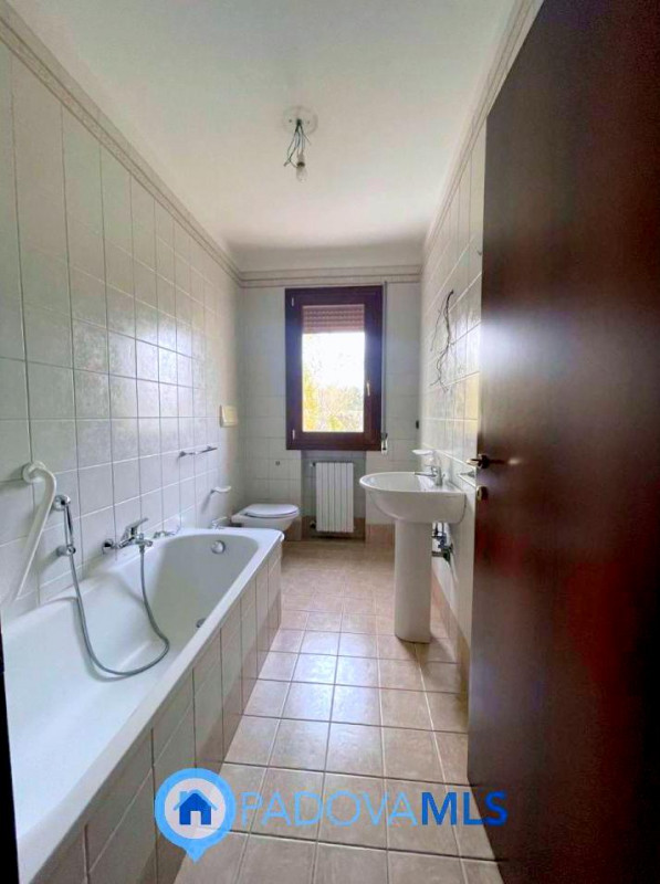 Immobile in esclusiva al Gruppo Padova MLS

MONTEGROTTO T. : proponiamo appartamento al primo pia...