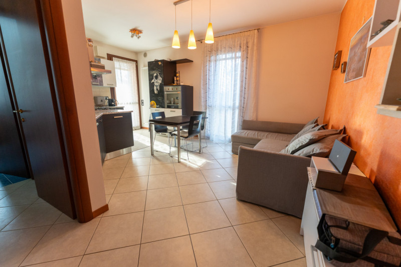 In quartiere residenziale a Polverara, proponiamo un accogliente e moderno appartamento di circa ...