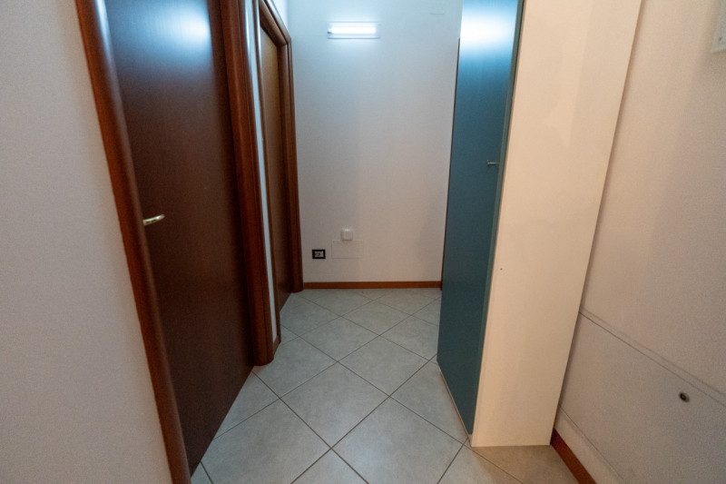 In quartiere residenziale a Polverara, proponiamo un accogliente e moderno appartamento di circa ...