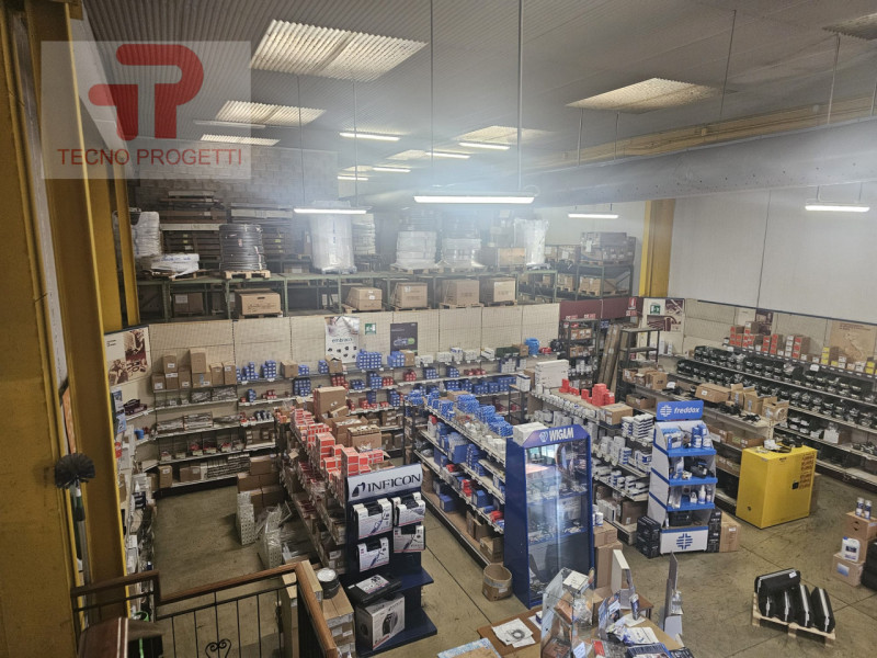 Scoprite un'opportunità unica nel cuore della zona fiera di Padova! In vendita, una porzione di c...