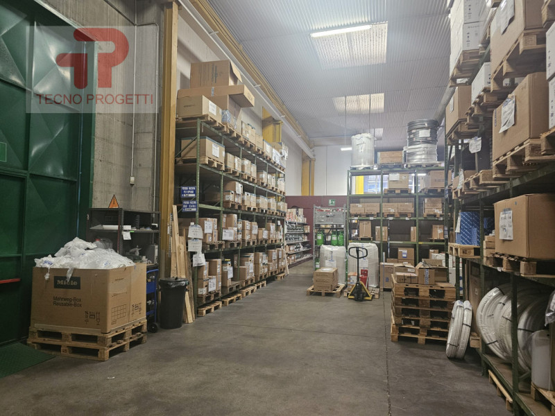 Scoprite un'opportunità unica nel cuore della zona fiera di Padova! In vendita, una porzione di c...