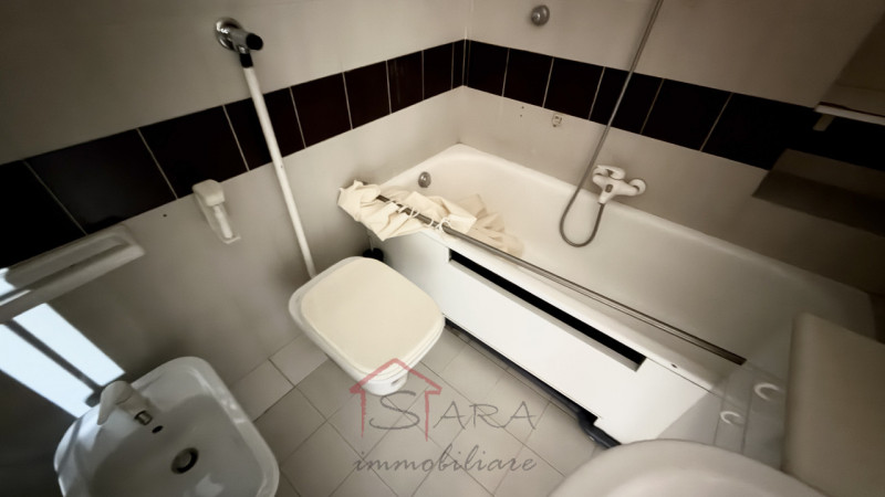 Sara Immobiliare propone in VENDITA appartamento bilocale sito al piano alto panoramico .

Esposi...