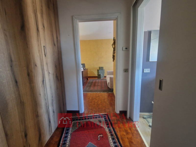 VICENZA - S.Lazzaro: Grande e luminoso MINI al 3 ed ultimo piano servito da ascensore, con posto ...