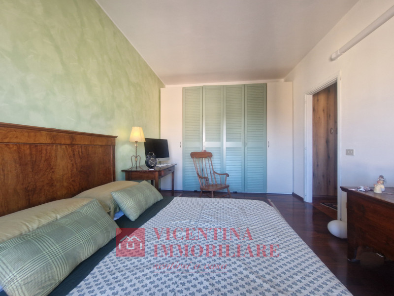 VICENZA - S.Lazzaro: Grande e luminoso MINI al 3 ed ultimo piano servito da ascensore, con posto ...