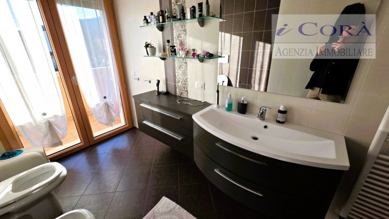 Torreglia Centro - Appartamento su doppio livello con 4 camere, in centralissima zona residenzial...