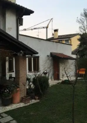 Rif. A.A.215-19

Vendita all'asta - abitazione unifamiliare su 2 livelli in data 13 gennaio 2026
...