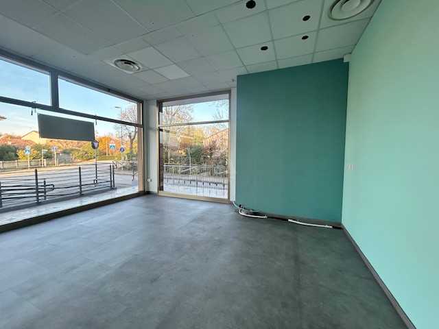 Affittasi Negozio a Castello di Godego in posizione centrale fronte strada

L'immobile presenta u...