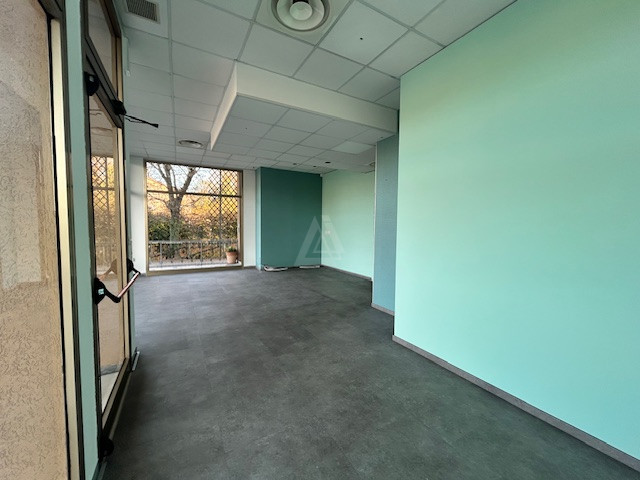 Affittasi Negozio a Castello di Godego in posizione centrale fronte strada

L'immobile presenta u...