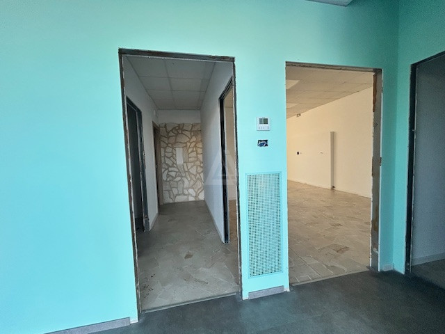 Affittasi Negozio a Castello di Godego in posizione centrale fronte strada

L'immobile presenta u...