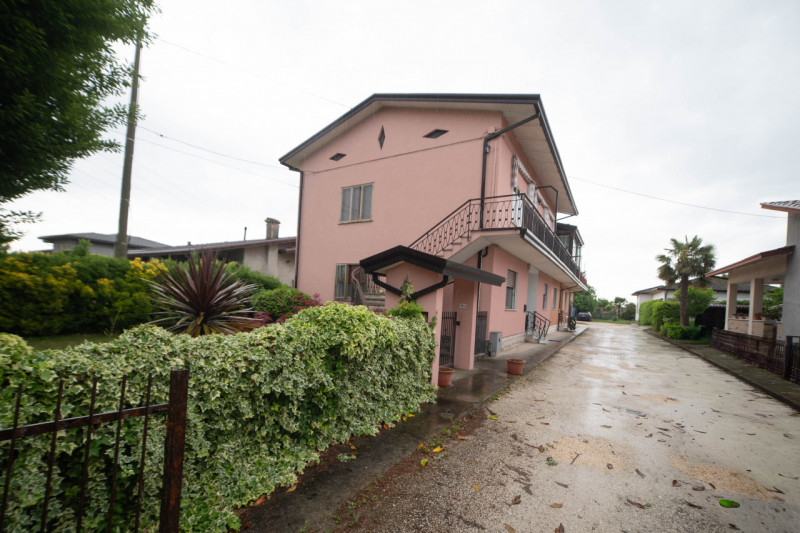 Santa Maria Assunta di CAMPOLONGO MAGGIORE - APPARTAMENTO al piano rialzato situato a 2km dal cen...