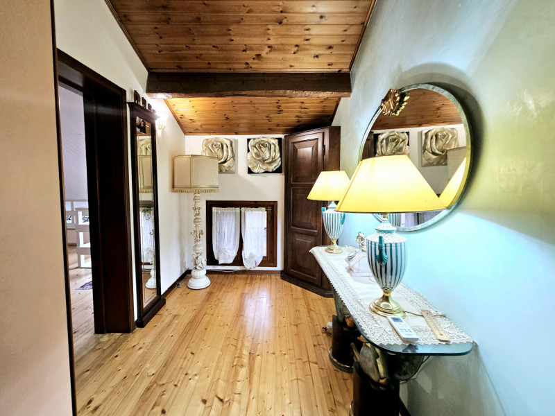 A Casale di Scodosia, proponiamo in vendita meraviglioso appartamento mansardato, sviluppato su d...