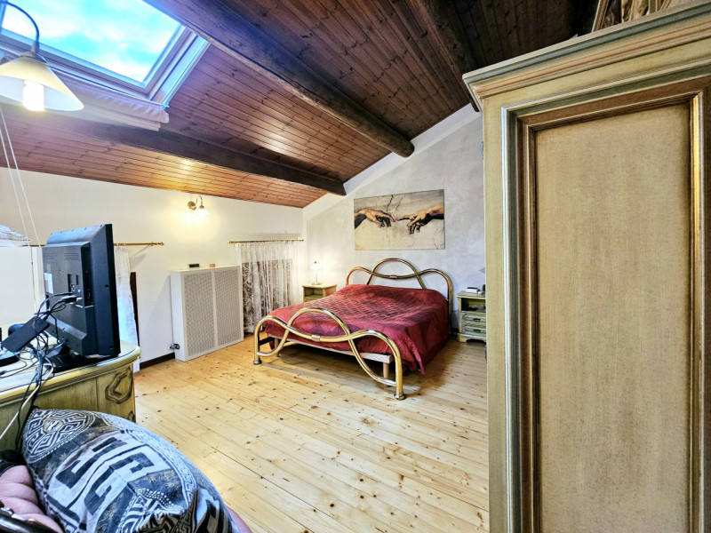 A Casale di Scodosia, proponiamo in vendita meraviglioso appartamento mansardato, sviluppato su d...