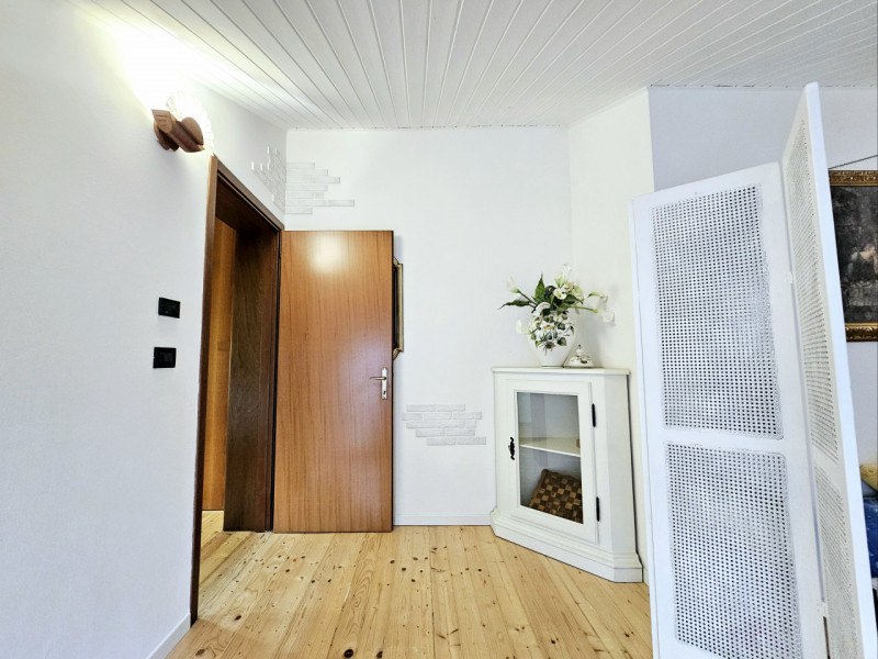 A Casale di Scodosia, proponiamo in vendita meraviglioso appartamento mansardato, sviluppato su d...