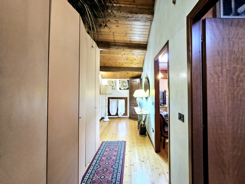 A Casale di Scodosia, proponiamo in vendita meraviglioso appartamento mansardato, sviluppato su d...