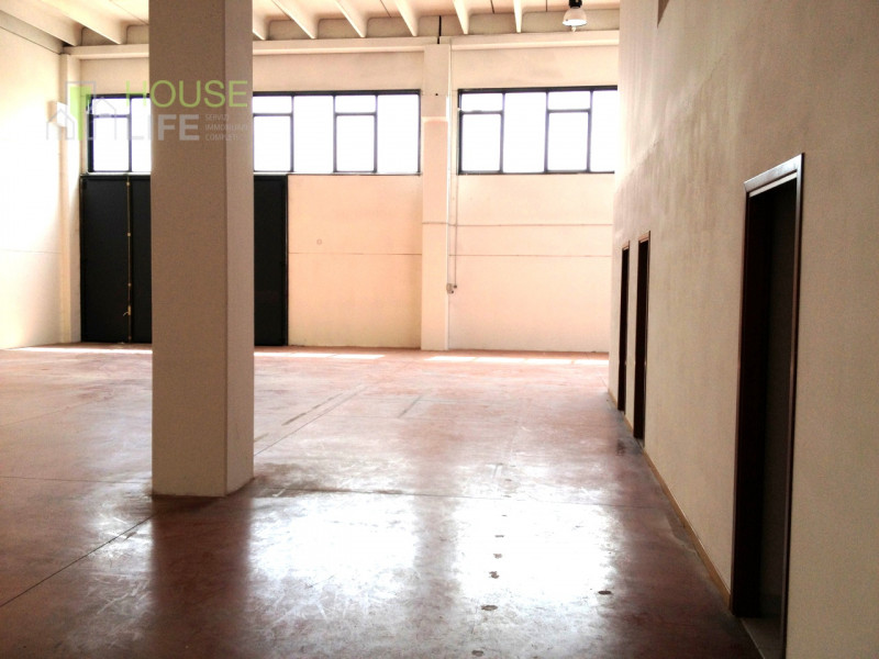 THIENE - Z.I.: CAPANNONE ARTIGIANALE di mq 650 totali, di cui mq 480 di area produttiva, mq 125 d...