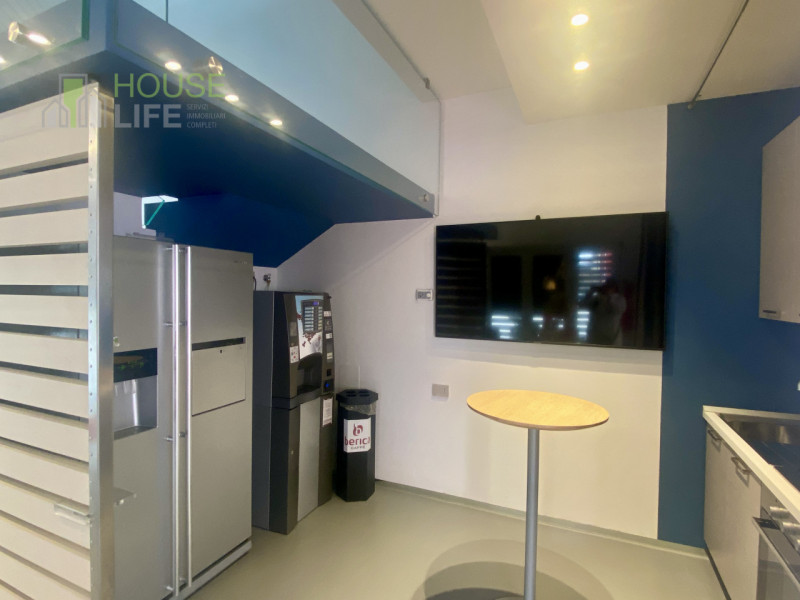 THIENE: in zona industriale e di facile accesso, IMMOBILE SINGOLO di 600 mq totali, disposto su d...