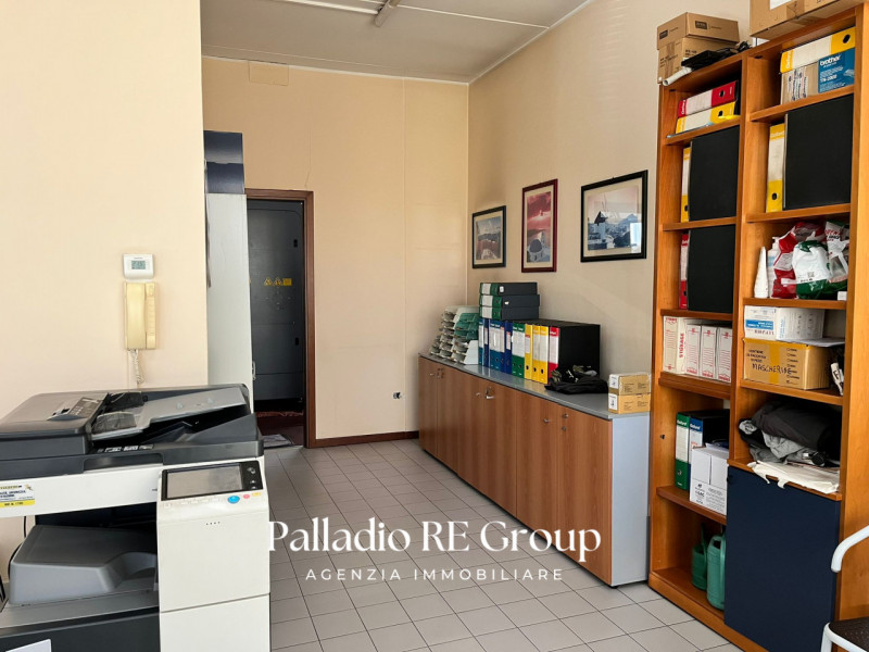 Scopri un'opportunità imperdibile con questo interessante capannone-laboratorio situato nel cuore...