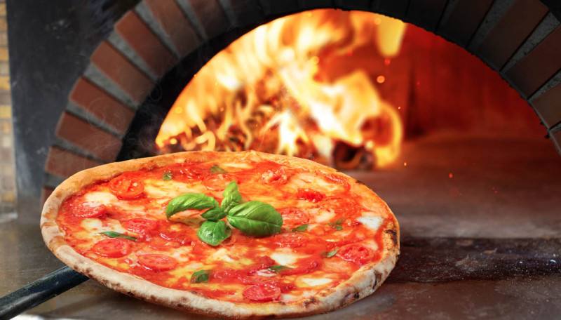 Proponiamo in vendita attività di pizzeria d’asporto, ben avviata, situata in una posizione strat...