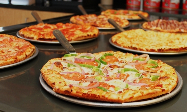 Proponiamo in vendita attività di pizzeria d’asporto, ben avviata, situata in una posizione strat...