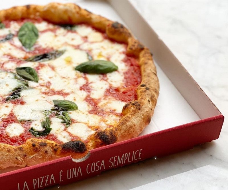 Proponiamo in vendita attività di pizzeria d’asporto, ben avviata, situata in una posizione strat...