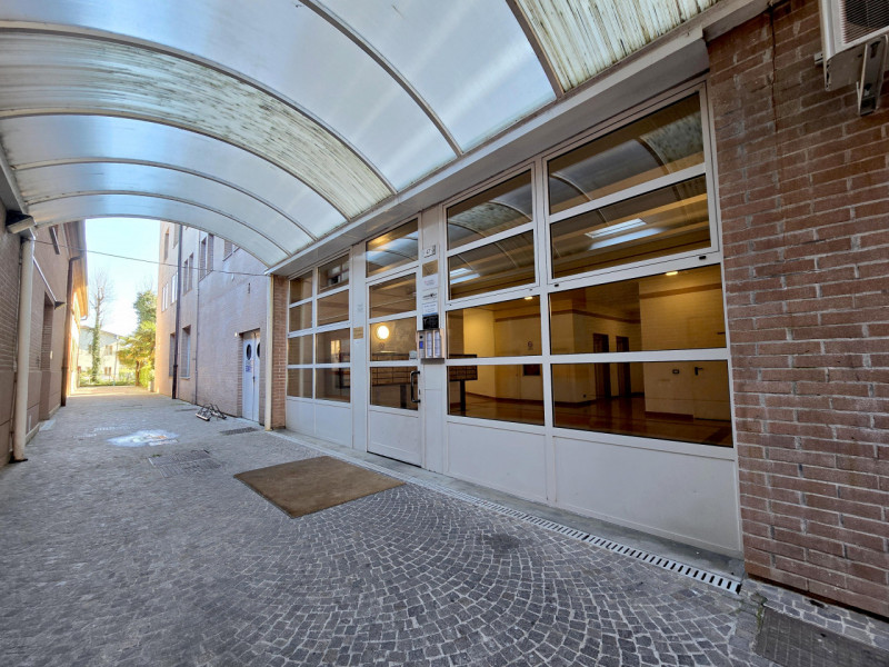 TREVISO S.M.Rovere nel suggestivo complesso edilizio della Fonderia, a 2km dalle mura, vendesi lu...