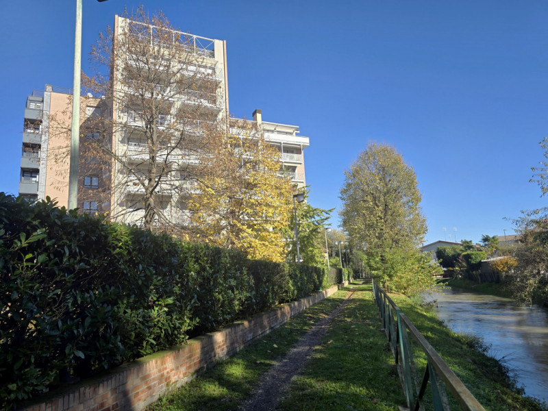 TREVISO S.M.Rovere nel suggestivo complesso edilizio della Fonderia, a 2km dalle mura, vendesi lu...