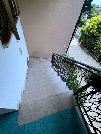 Rif. A.A.281-23

Vendita all'asta - abitazione unifamiliare su 3 livelli in data 14 gennaio 2026
...