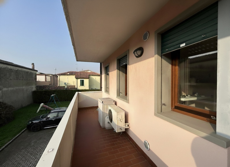 In una delle zone più apprezzate di Albignasego, proponiamo in vendita un appartamento al primo p...