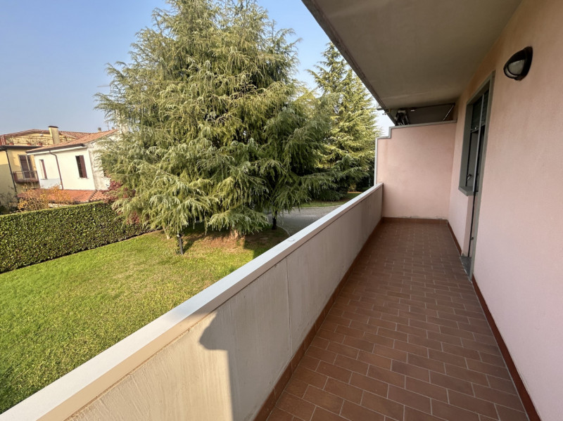 In una delle zone più apprezzate di Albignasego, proponiamo in vendita un appartamento al primo p...