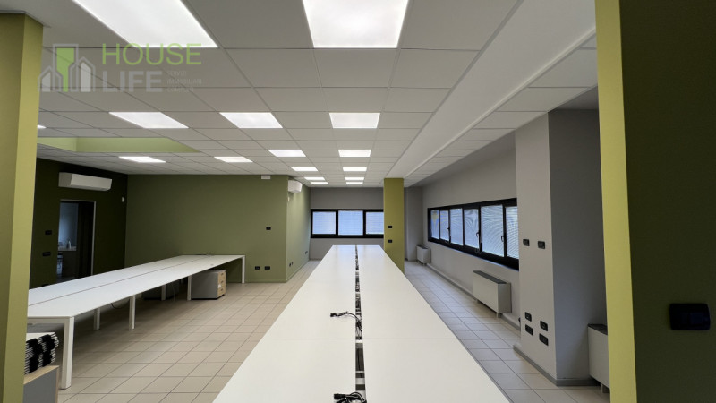 THIENE – Zona Industriale/Commerciale
Ufficio Direzionale Arredato – 250 mq (fino a 750 mq su ric...