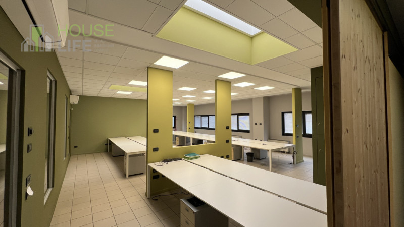 THIENE – Zona Industriale/Commerciale
Ufficio Direzionale Arredato – 250 mq (fino a 750 mq su ric...