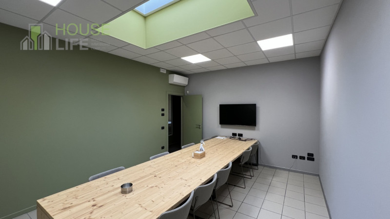 THIENE – Zona Industriale/Commerciale
Ufficio Direzionale Arredato – 250 mq (fino a 750 mq su ric...