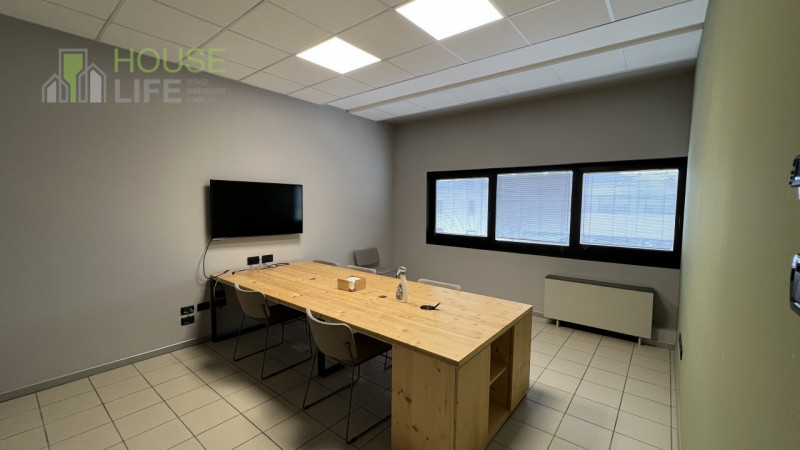 THIENE – Zona Industriale/Commerciale
Ufficio Direzionale Arredato – 250 mq (fino a 750 mq su ric...